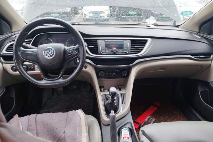 Used Buick GT 2015 15N Manual Entry-Level Trim Center Console