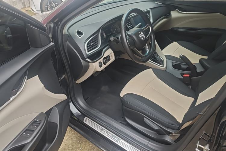 Used Buick GT 2015 15N Automatic Elite Version Driver Seat