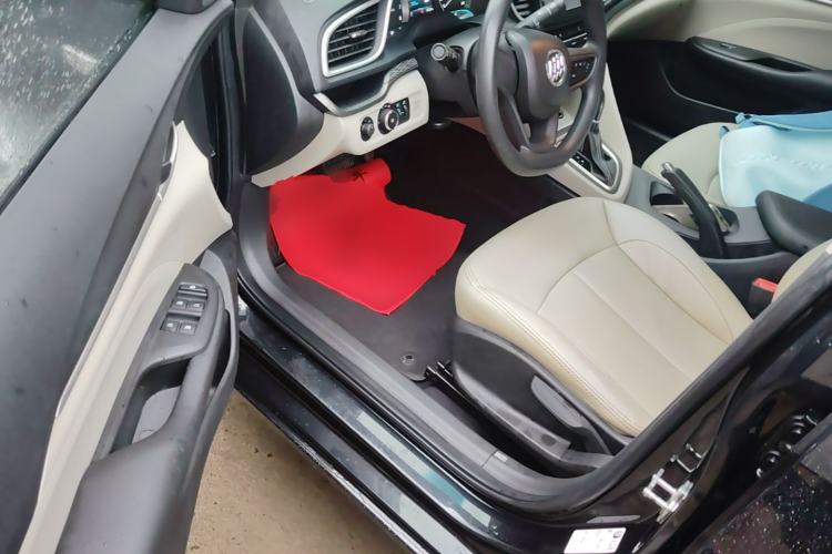 Used Buick GT 2015 15N Automatic Elite Version Driver Seat