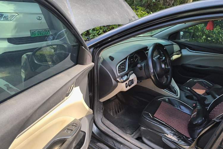 Used Buick GT 2015 15N Automatic Elite Version Driver Seat