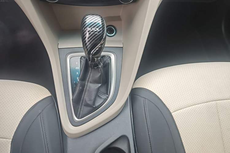 Used Buick GT 2015 15N Automatic Elite Version Gear Lever