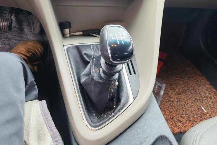 Used Buick GT 2015 15N Manual Entry-Level Trim Gear Lever