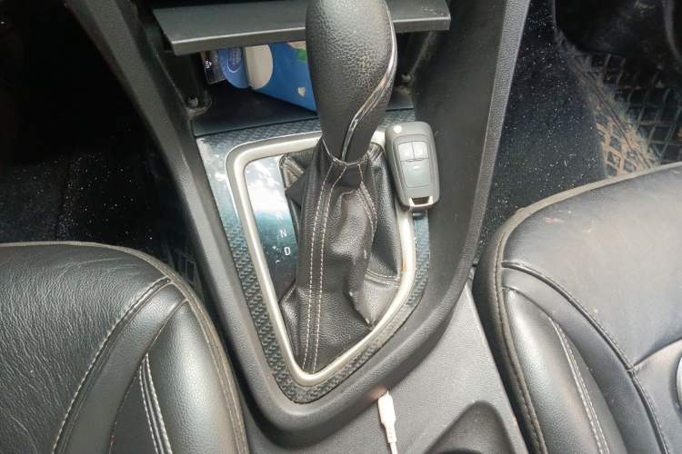 Used Buick GT 2015 15N Automatic Elite Version Gear Lever
