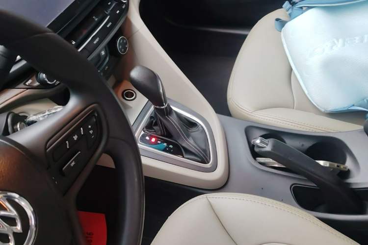 Used Buick GT 2015 15N Automatic Elite Version Gear Lever