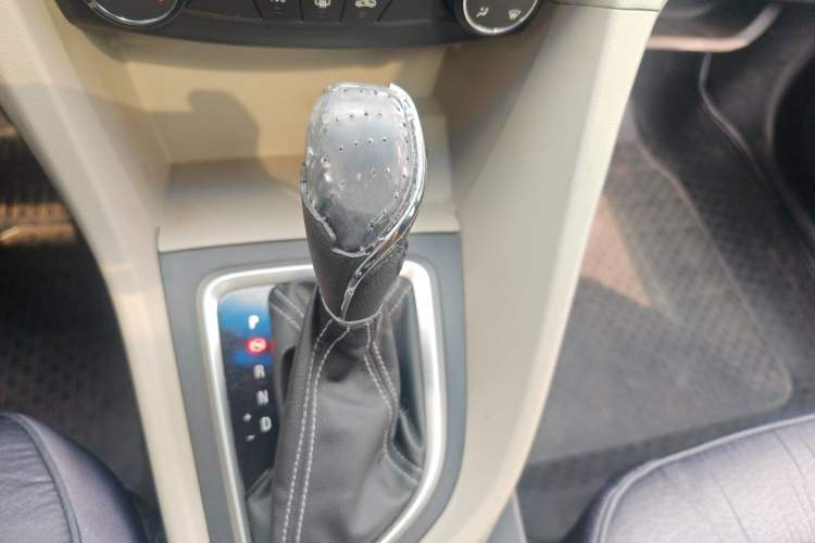 Used Buick GT 2015 15N Automatic Elite Version Gear Lever