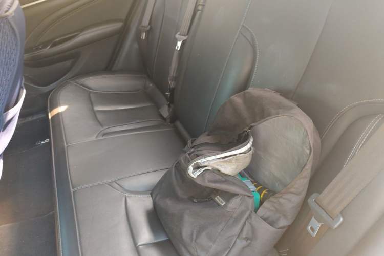 Used Buick GT 2015 15N Automatic Deluxe Edition Interior 4
