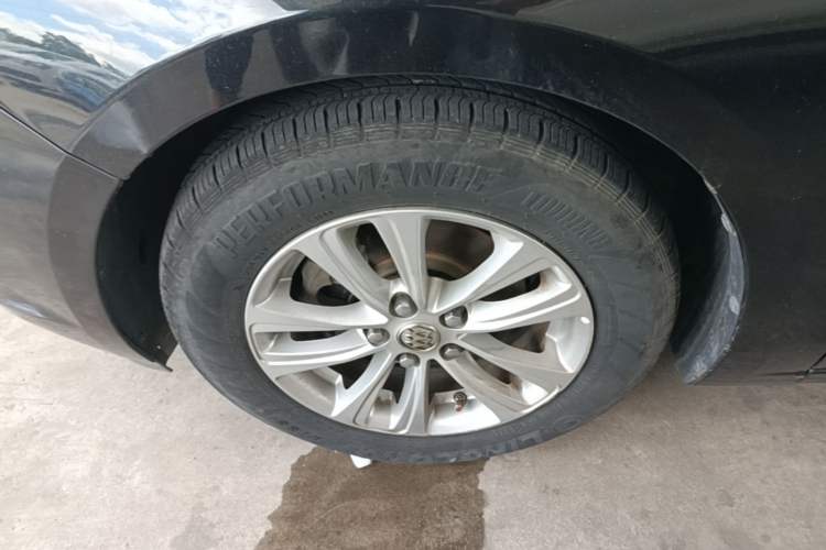 Used Buick GT 2015 15N Automatic Entry-Level Trim Left Front Wheel Hub