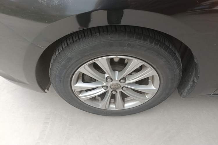 Used Buick GT 2015 15N Manual Entry-Level Trim Left Front Wheel Hub