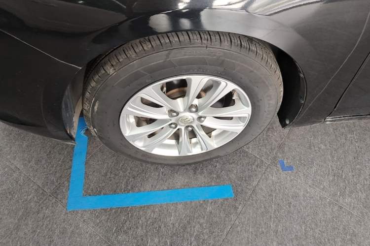 Used Buick GT 2015 15N Automatic Entry-Level Trim Left Front Wheel Hub