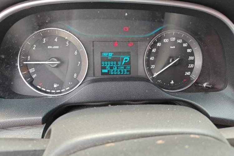 Used Buick GT 2015 15N Automatic Entry-Level Trim Odometer Close Up