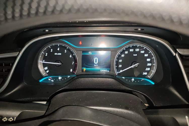 Used Buick GT 2015 15N Automatic Elite Version Odometer Close Up