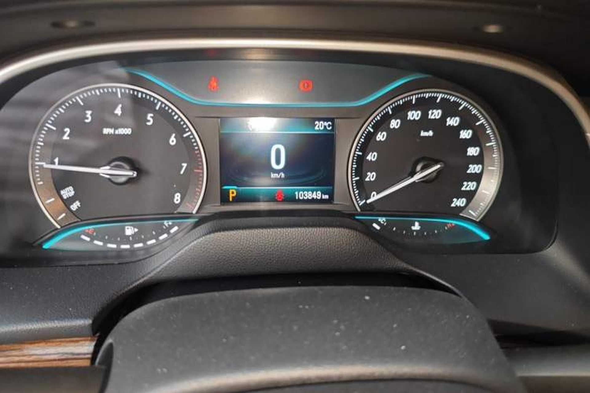 Used Buick GT 2015 15N Automatic Deluxe Edition Odometer Close Up