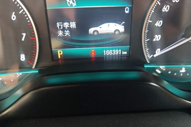 Used Buick GT 2015 18T Dual-Clutch Elite Model Odometer Close Up