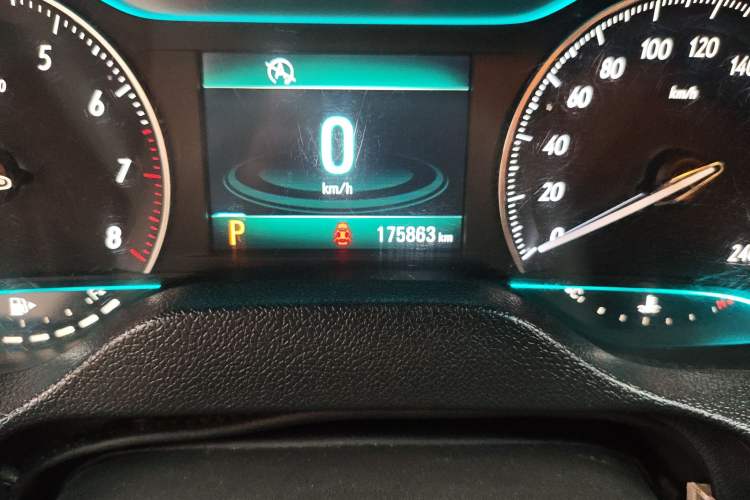Used Buick GT 2015 15N Automatic Elite Version Odometer Close Up