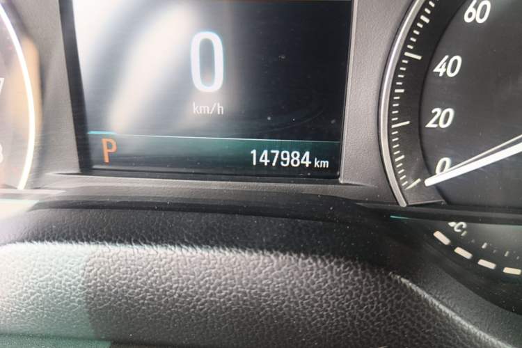 Used Buick GT 2015 18T Dual-Clutch Elite Model Odometer Close Up