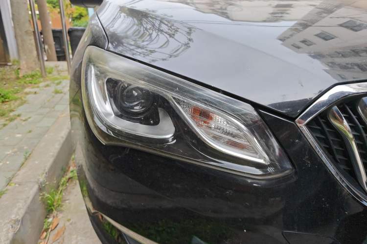 Used Buick GT 2015 15N Automatic Deluxe Edition Right Front Headlight