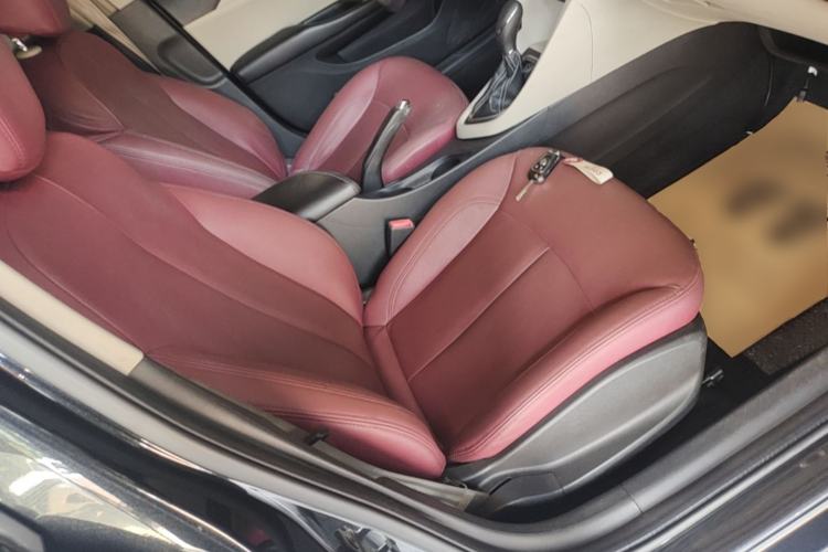 Used Buick GT 2015 15N Automatic Elite Version Right Front Seat