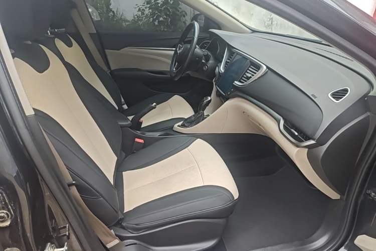 Used Buick GT 2015 15N Automatic Elite Version Right Front Seat