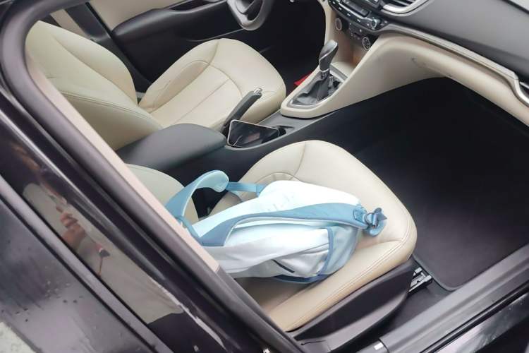 Used Buick GT 2015 15N Automatic Elite Version Right Front Seat