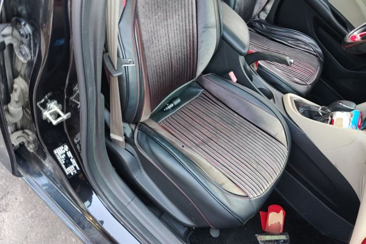 Used Buick GT 2015 15N Automatic Elite Version Right Front Seat