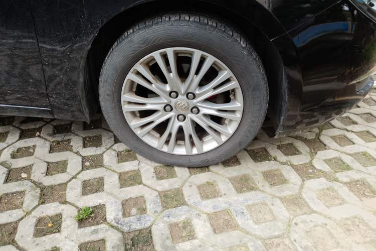 Used Buick GT 2015 15N Automatic Deluxe Edition Right Front Wheel Hub