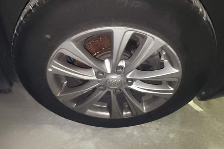 Used Buick GT 2015 15N Automatic Entry-Level Trim Right Front Wheel Hub