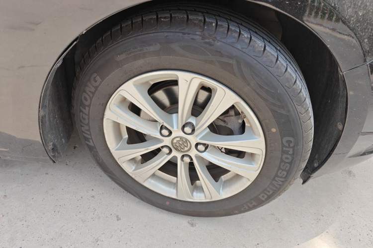 Used Buick GT 2015 15N Automatic Entry-Level Trim Right Front Wheel Hub