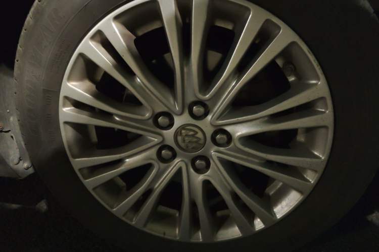 Used Buick GT 2015 15N Automatic Elite Version Right Front Wheel Hub