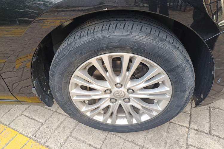 Used Buick GT 2015 15N Manual Elite Edition Right Front Wheel Hub