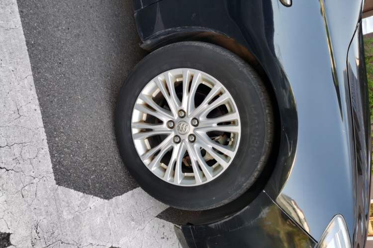 Used Buick GT 2015 15N Automatic Elite Version Right Front Wheel Hub