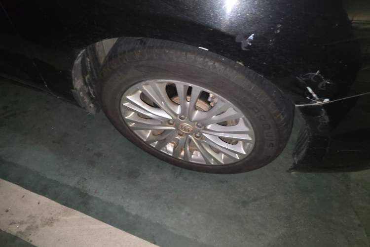 Used Buick GT 2015 15N Manual Elite Edition Right Front Wheel Hub