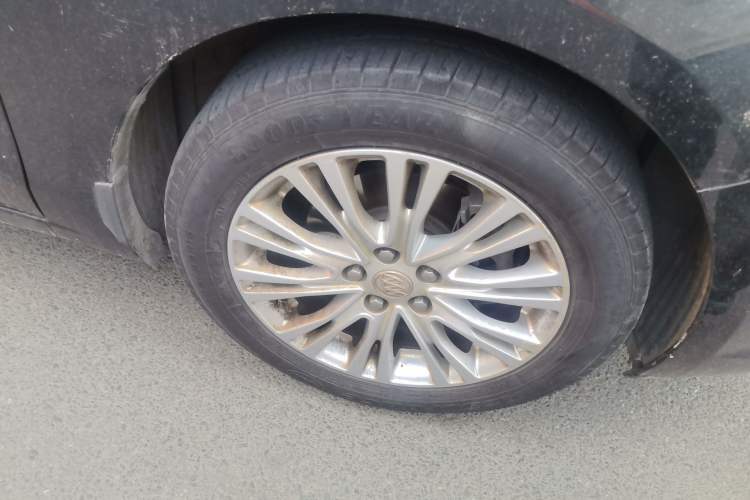Used Buick GT 2015 15N Automatic Elite Version Right Front Wheel Hub