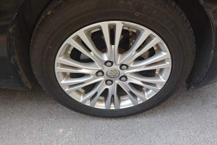 Used Buick GT 2015 15N Automatic Deluxe Edition Right Front Wheel Hub