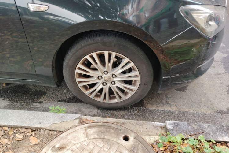 Used Buick GT 2015 15N Automatic Deluxe Edition Right Front Wheel Hub
