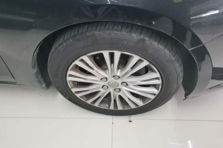 Used Buick GT 2015 15N Automatic Elite Version Right Front Wheel Hub