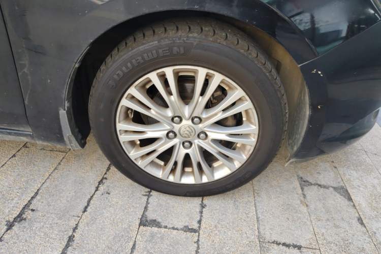 Used Buick GT 2015 15N Manual Elite Edition Right Front Wheel Hub