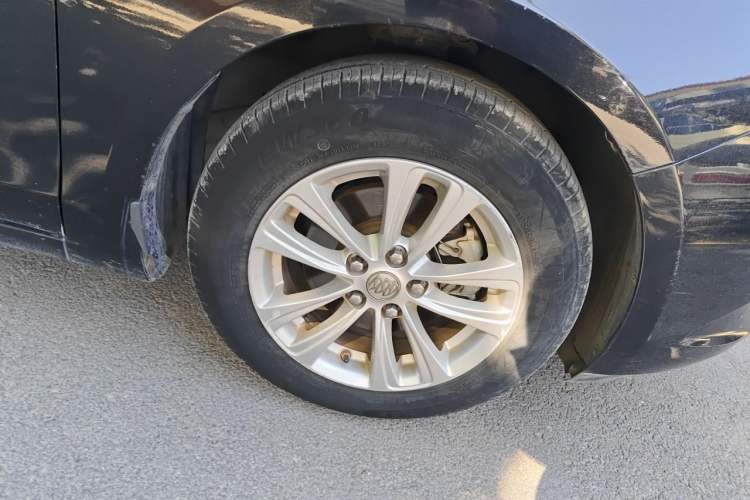 Used Buick GT 2015 15N Manual Entry-Level Trim Right Front Wheel Hub