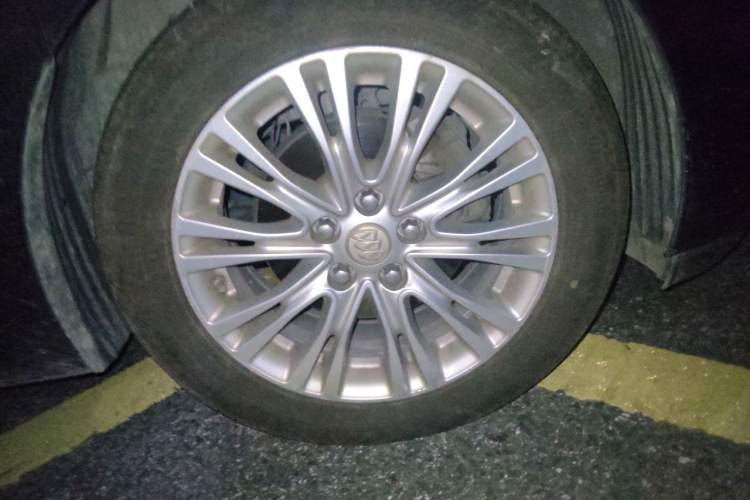 Used Buick GT 2015 15N Automatic Elite Version Right Front Wheel Hub