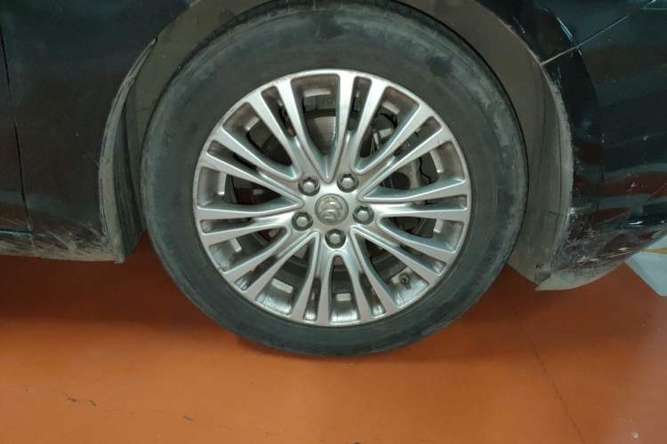 Used Buick GT 2015 15N Automatic Deluxe Edition Right Front Wheel Hub