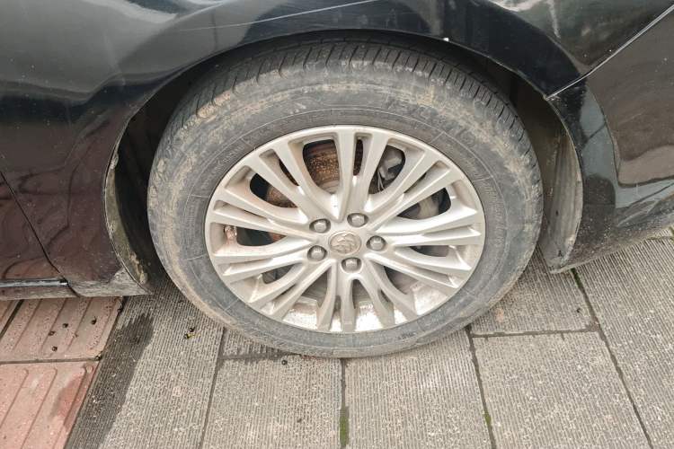 Used Buick GT 2015 15N Automatic Elite Version Right Front Wheel Hub