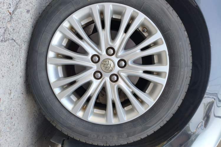Used Buick GT 2015 15N Automatic Elite Version Right Front Wheel Hub