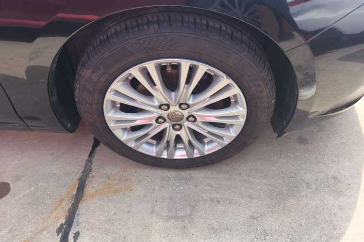 Used Buick GT 2015 15N Manual Elite Edition Right Front Wheel Hub