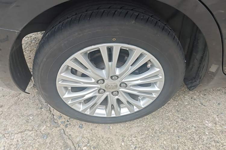 Used Buick GT 2015 15N Automatic Elite Version Right Rear Wheel Hub