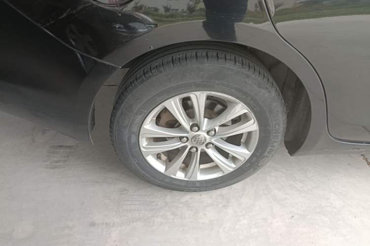 Used Buick GT 2015 15N Manual Entry-Level Trim Right Rear Wheel Hub