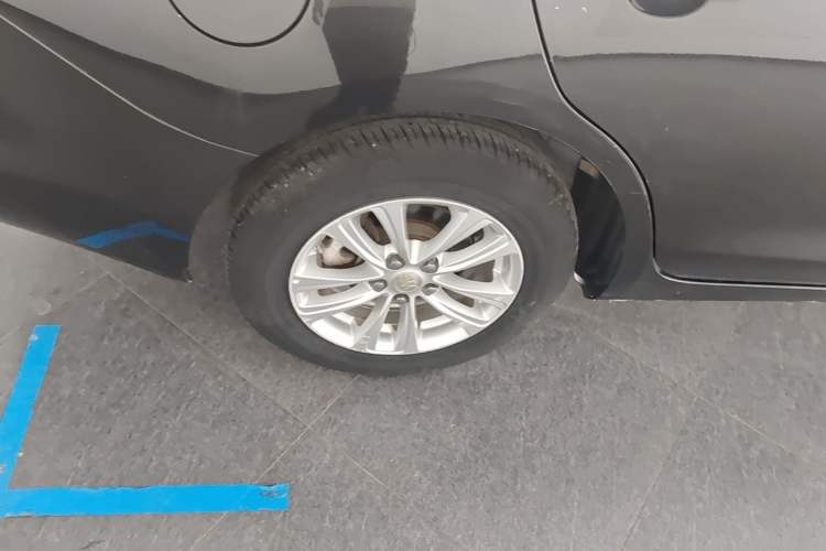 Used Buick GT 2015 15N Automatic Entry-Level Trim Right Rear Wheel Hub