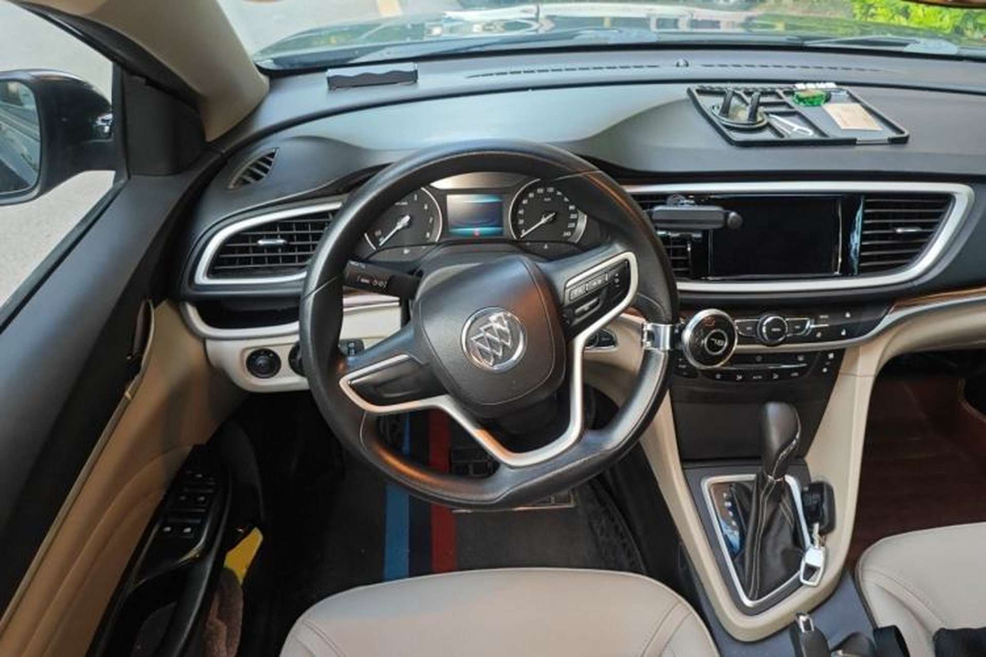 Used Buick GT 2015 15N Automatic Deluxe Edition Steering Wheel