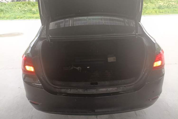 Used Buick GT 2015 15N Manual Entry-Level Trim Trunk