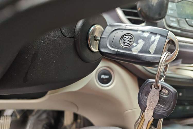 Used Buick GT 2015 15N Manual Entry-Level Trim Vehicle Key