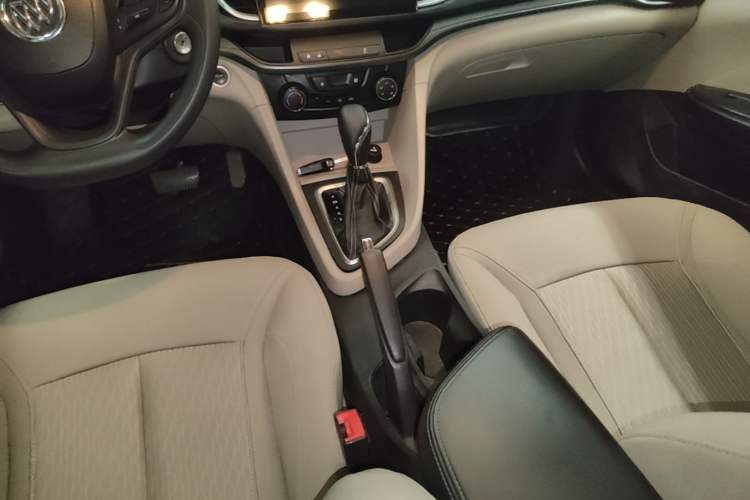 Used Buick GT 2015 15N Automatic Elite Version Gear Lever