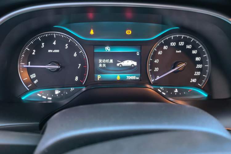 Used Buick GT 2015 15N Automatic Entry-Level Trim Odometer Close Up